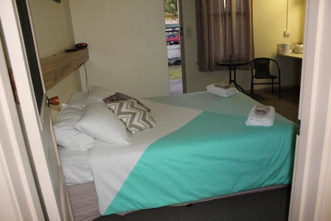 Tocumwal Hotel Motel (The Palms) - Kempsey Accommodation 0