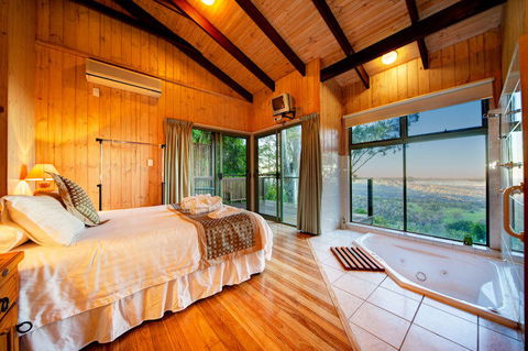 Treetops Seaview Montville - Kempsey Accommodation 3