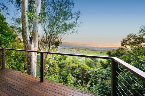 Treetops Seaview Montville - Kempsey Accommodation 1
