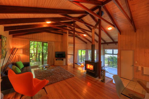 Treetops Seaview Montville - Kempsey Accommodation 2