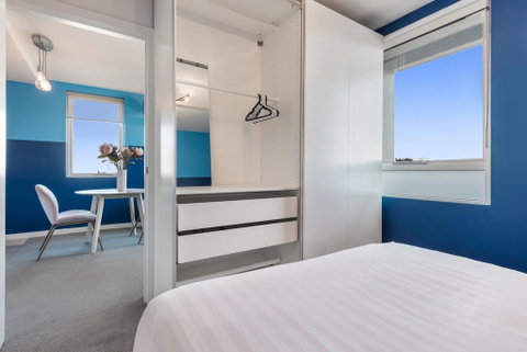 Trendy And Central One Bed Apartment With Views - Kempsey Accommodation 1