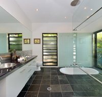Trinity Beach Hideaway - Kempsey Accommodation