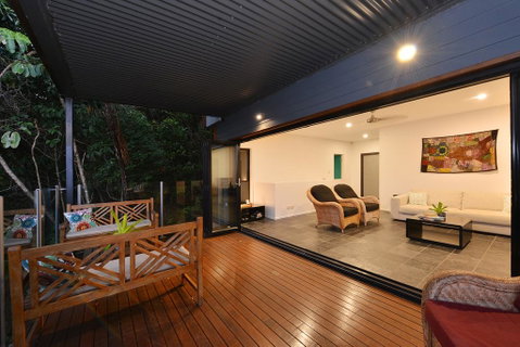 Trinity Beach Hideaway - Kempsey Accommodation 2