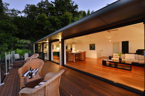 Trinity Beach Hideaway - Kempsey Accommodation 3