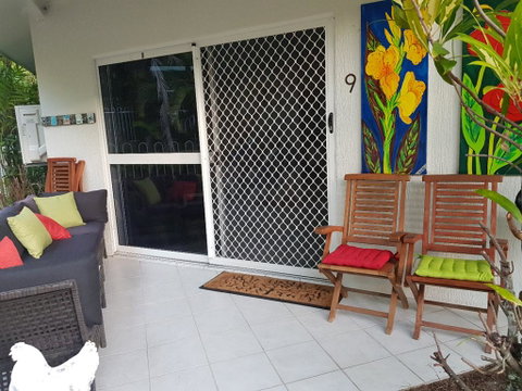 Trinity Beach POOLSIDE Apartment - Kempsey Accommodation 1