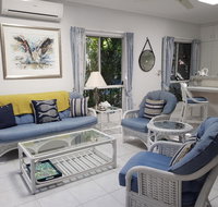 Trinity Beach POOLSIDE Apartment - Kempsey Accommodation