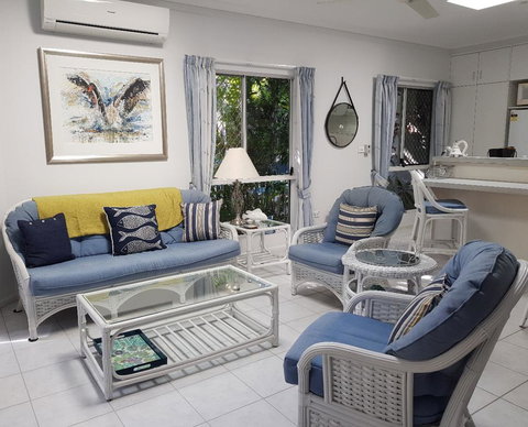 Trinity Beach POOLSIDE Apartment - Kempsey Accommodation 0