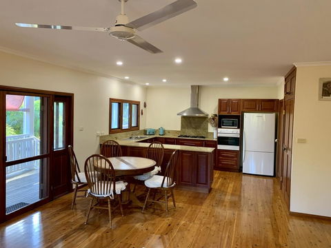 Tropical Styling - Kempsey Accommodation 0