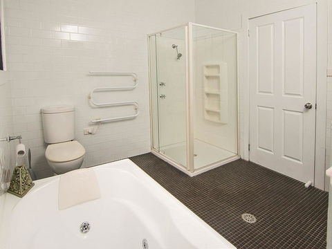 Tuppy's On The Lake - Kempsey Accommodation 3