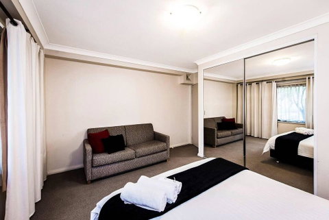 Two Bedroom Apt Next To Perth CBD With Parking. - Kempsey Accommodation 3