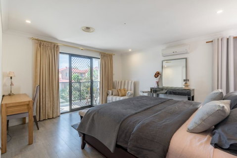 ULTRA SPACIOUS STYLISH HOME IN PRESTONS - SYDNEY - Kempsey Accommodation 2