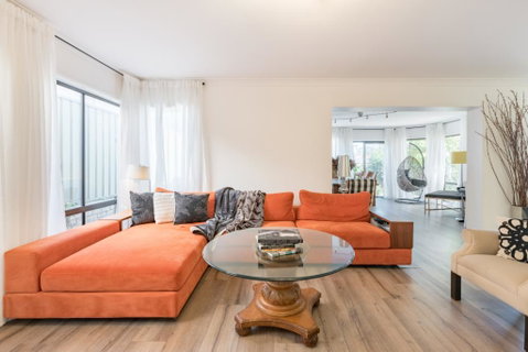 ULTRA SPACIOUS STYLISH HOME IN PRESTONS - SYDNEY - Kempsey Accommodation 0