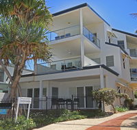 Unit 2 Beach Gallery 9 Andrew Street Point Arkwright 500 BOND LINEN SUPPLIED - Kempsey Accommodation