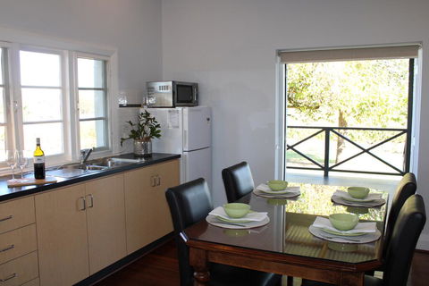 Upper Reach Spa Cottage - Kempsey Accommodation 3