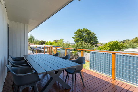 Upstairs Cottage On Beachurst - Kempsey Accommodation 0