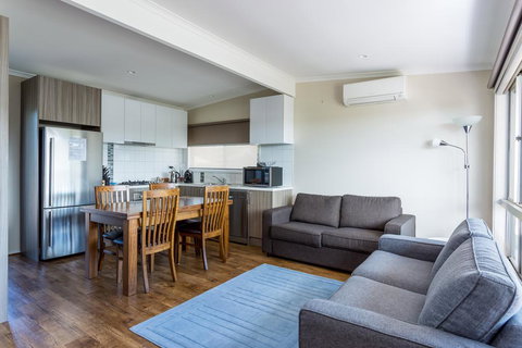 Upstairs Cottage On Beachurst - Kempsey Accommodation 3