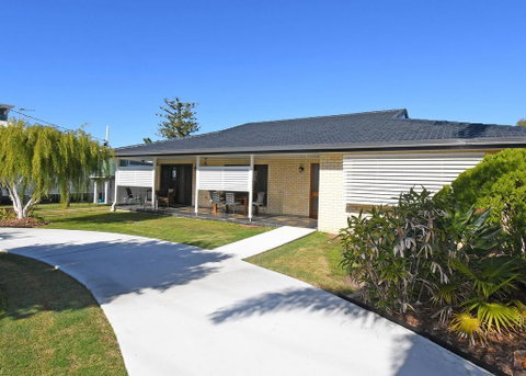 Urangan Harbour Bungalow - Kempsey Accommodation 0