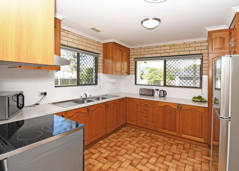 Urangan Harbour Bungalow - Kempsey Accommodation 2