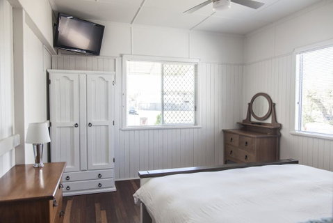 Urangan Harbour Cottage - Kempsey Accommodation 2