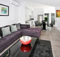 Views from Red Hill - Modern and Spacious Split-Level Executive 3BR Red Hill Apartment Close to CBD - Kempsey Accommodation