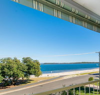 VIEWS VIEWS VIEWS Front Top Floor Waterfront Unit - Chnook Apartments South Esp Bongaree - Kempsey Accommodation