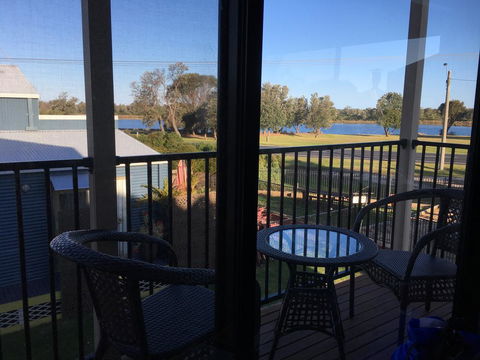 Villa By The Lake - Kempsey Accommodation 2