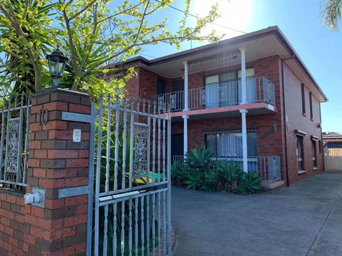 Vintage House In Bentleigh East - Kempsey Accommodation 2