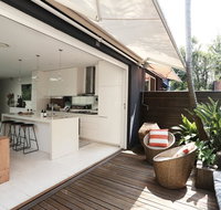 Walk to beach from this Stylish Bronte Oasis w AC wifi and free parking