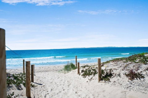 Walk To Surf Beach, Club And Shops - Sands Court Boyd St, Woorim - Kempsey Accommodation 2