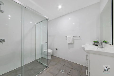 WARRICK FRAM 3 BEDS APT FREE PARKING WALK TO WESTFIELD CLOSE TO HOSPITAL NWF003 - Kempsey Accommodation 3