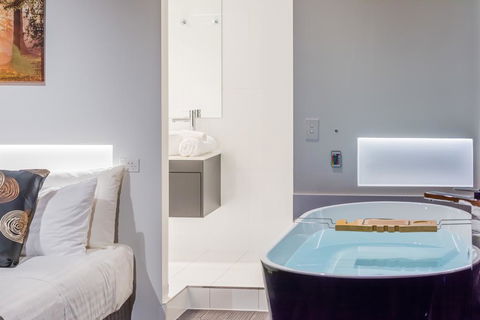 Waterfall Springs Retreat - Kempsey Accommodation 0