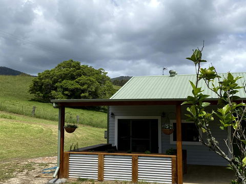 Waterfall Unit Farm Stay - Kempsey Accommodation 1