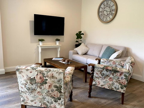 Waterfall Unit Farm Stay - Kempsey Accommodation 3