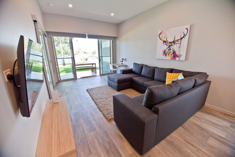 Waterfront Apartments - Kempsey Accommodation 0