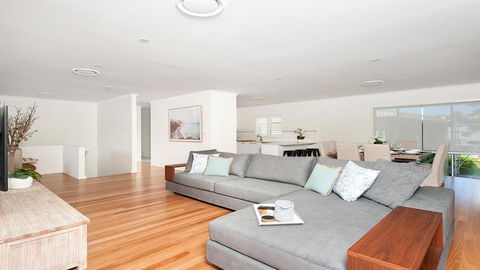 Waterfront Serenity - Luxury Home With Grand Views - Kempsey Accommodation 1