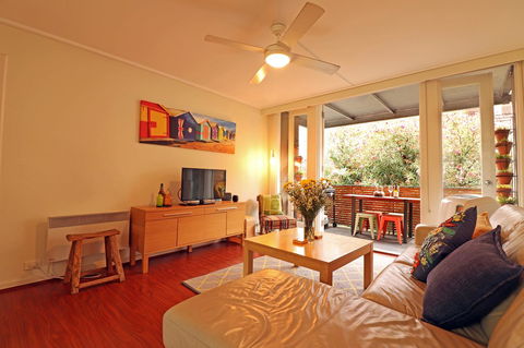 Colour Pop Fitzroy - 3 Bedroom Pet Friendly - Kempsey Accommodation 1