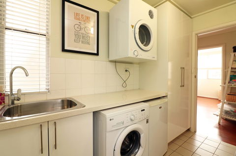 Colour Pop Fitzroy - 3 Bedroom Pet Friendly - Kempsey Accommodation 19