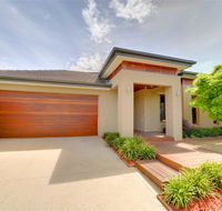 Newington Lakehouse - Kempsey Accommodation