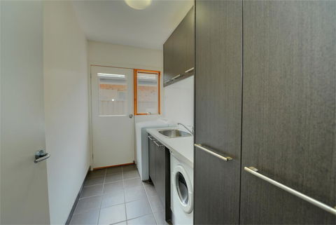 Newington Lakehouse - Kempsey Accommodation 3