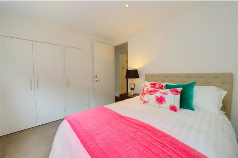 Newington Lakehouse - Kempsey Accommodation 12