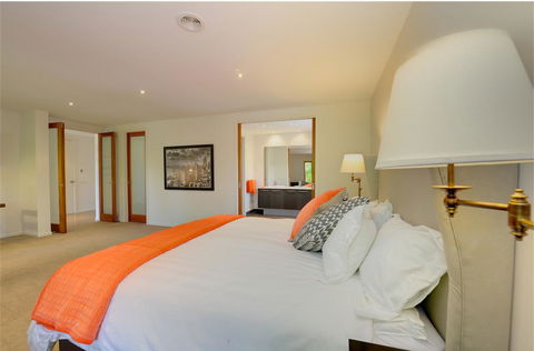 Newington Lakehouse - Kempsey Accommodation 4