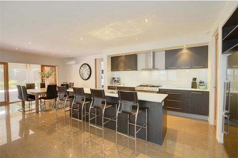 Newington Lakehouse - Kempsey Accommodation 5