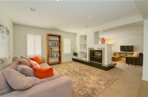 Newington Lakehouse - Kempsey Accommodation 8