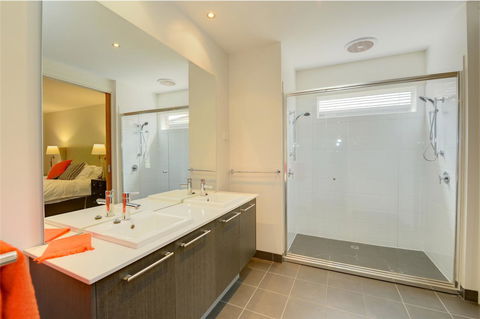 Newington Lakehouse - Kempsey Accommodation 10