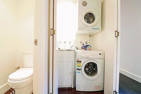 Majorca Magic On Flinders Lane - Rejuvenate Stays - Kempsey Accommodation 18