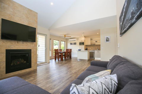 Amber Mist Villa Two - Kempsey Accommodation 20