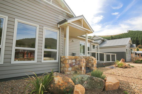 Amber Mist Villa Two - Kempsey Accommodation 4