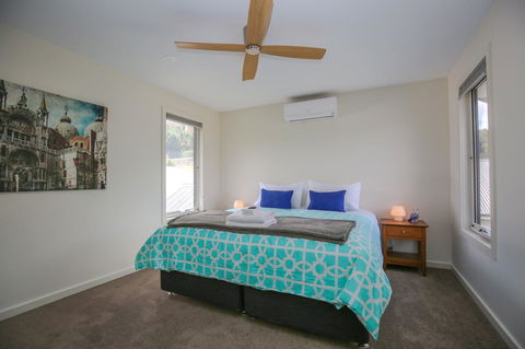 Amber Mist Villa Two - Kempsey Accommodation 6