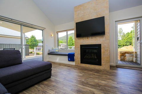 Amber Mist Villa Two - Kempsey Accommodation 0