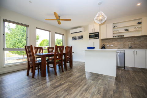 Amber Mist Villa Two - Kempsey Accommodation 18